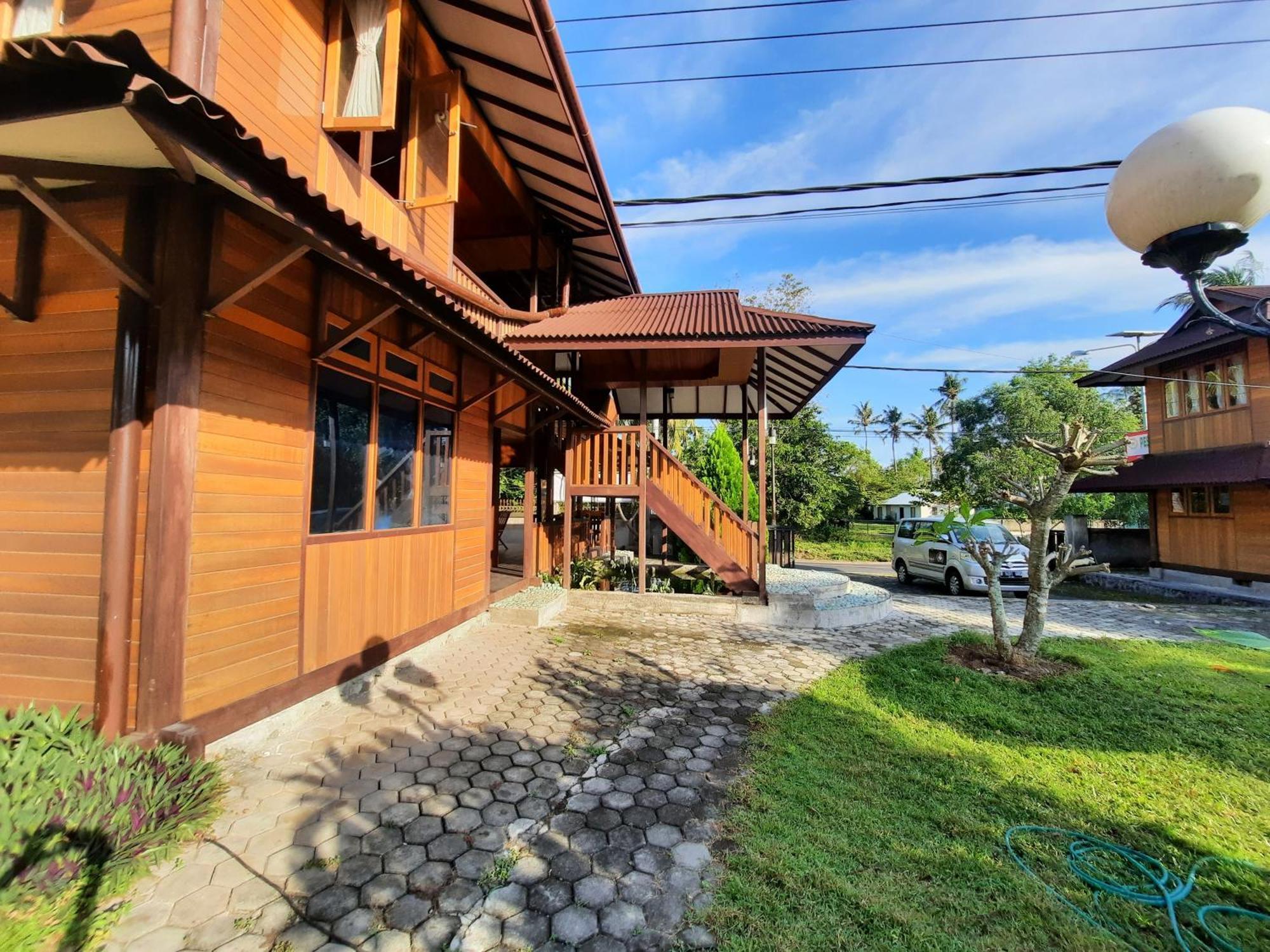 Hotel Besar Bulan Baru - Senggigi Exterior photo